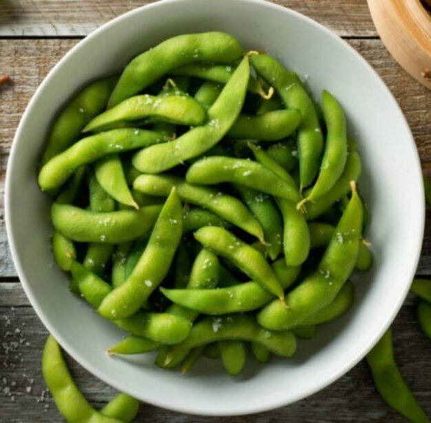Edamame com Sésamo e flor de SalO edamame, também conhecido por soja verde ou soja hortaliça, diz respeito às vagens de soja, ainda verdes, antes de amadurecerem. Este alimento é benéfico à saúde porque é rico em proteínas, cálcio, magnésio e ferro e pobre em gorduras. Além disso, contém fibras

Festival do sushi com desconto = 10,50€